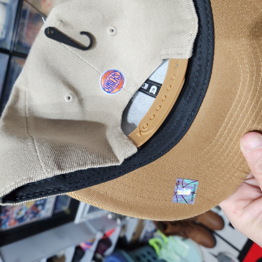 Knicks Beige and Tan Cap - Picture 3 of 9